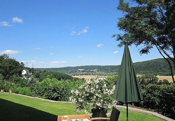Blick ins Ahrtal nach Bodendorf