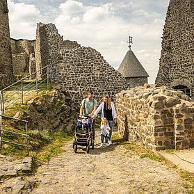 Innenbereich Burgruine  Nürburg