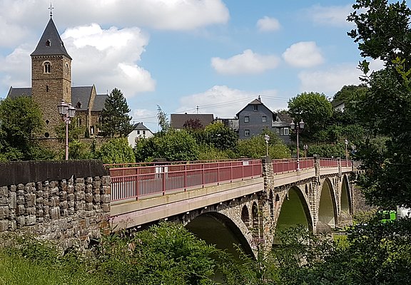 Start der Wanderung Ahrbrücke Hönningen