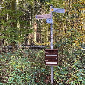 Wegweiser am Abzweig zum Goethestein