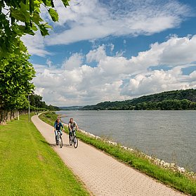 Entspannt auf dem Rheinradweg