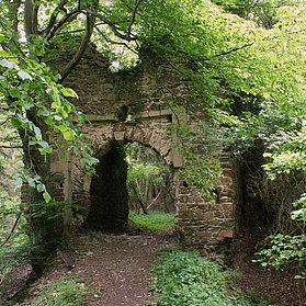 Torbogen Wensburg im Liersbachtal