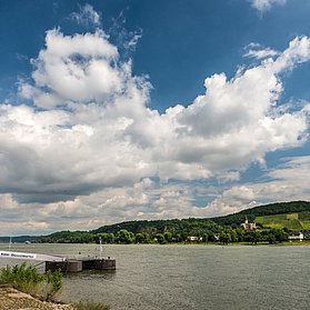 Blick auf Bad Hönningen mit Schloss Arenfels