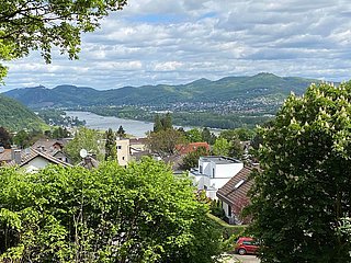 Blick auf Siebengebirge und Rhein vom "Westerwaldblick"