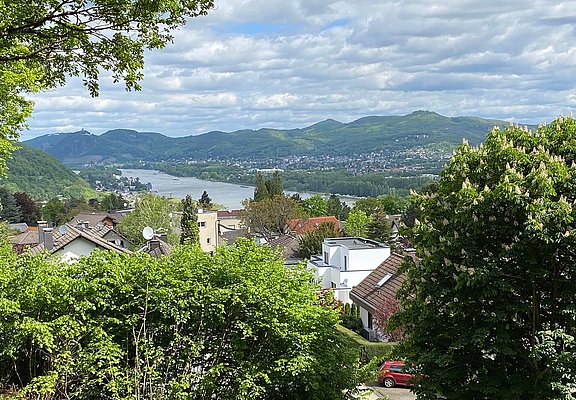 Blick auf Siebengebirge und Rhein vom "Westerwaldblick"