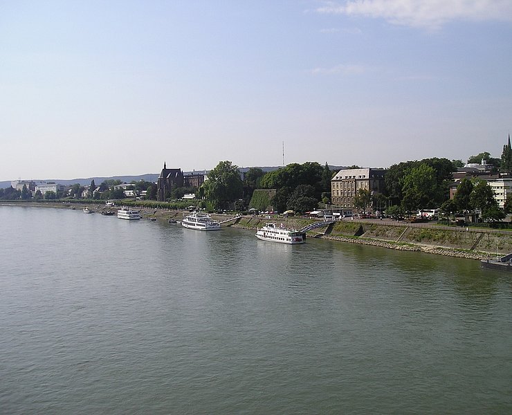 Blick von der Kennedybrücke zur Bonner Altstadt