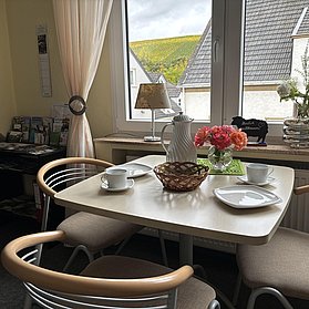 Frühstücken mit Blick auf die Weinberge