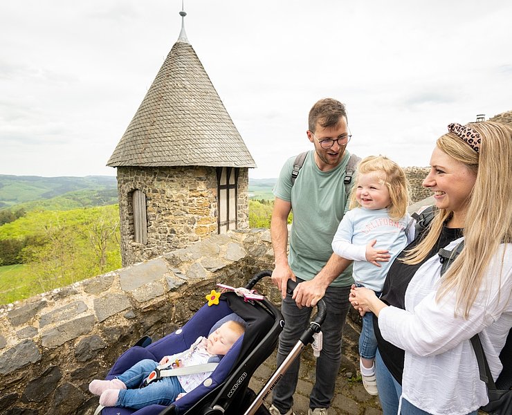 Familienausflug Burgruine Nürburg