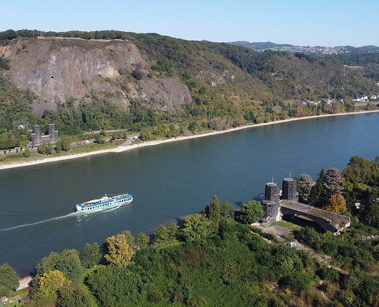 Sicht auf den Rhein mit Erpeler Ley im Hintergrund