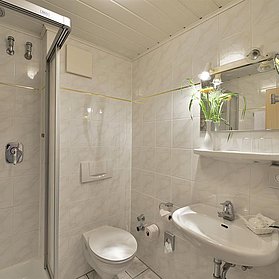 Hotelzur-Post.de-Altenahr-ahrtal-zimmer-Badezimmer