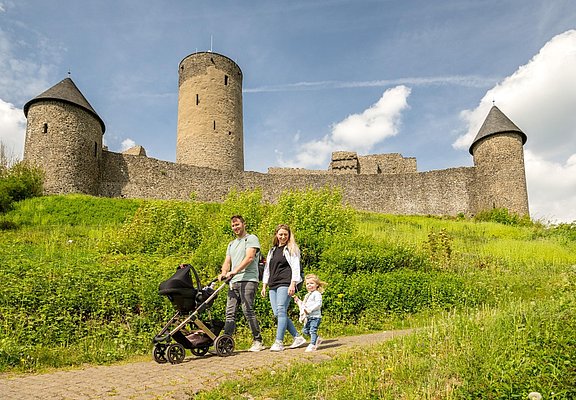 Familienbesuch Burgruine Nürburg mit Aussichtsturm