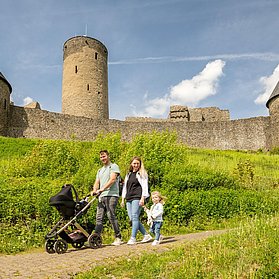 Familienbesuch Burgruine Nürburg mit Aussichtsturm