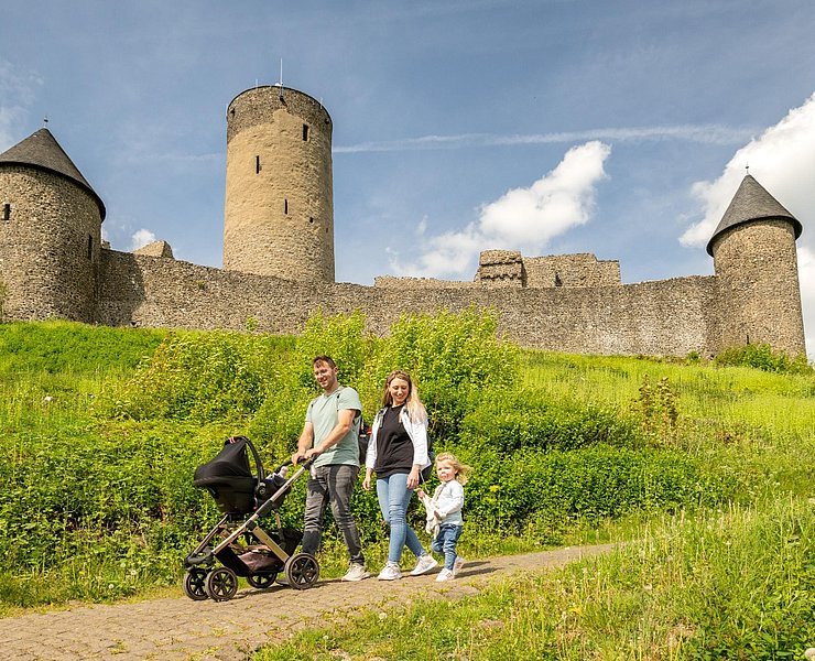 Familienbesuch Burgruine Nürburg mit Aussichtsturm