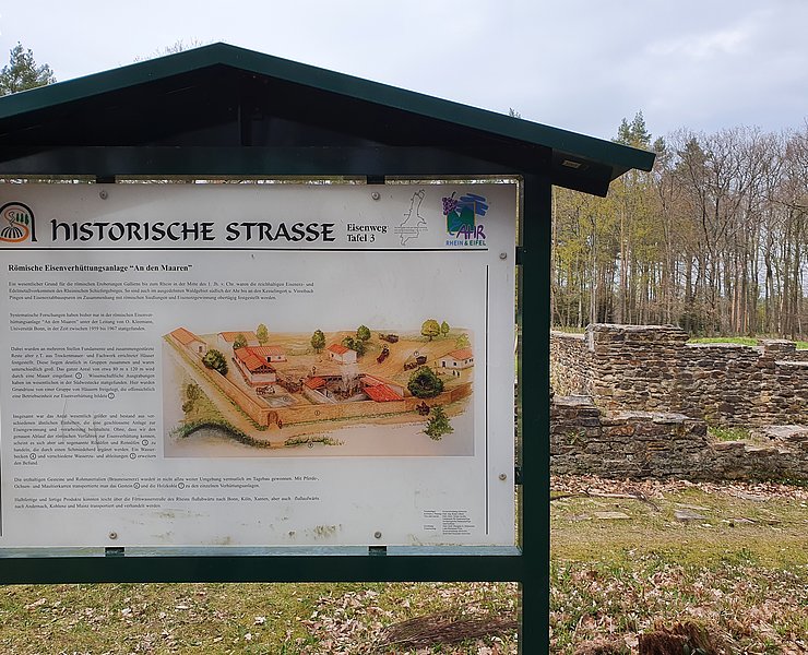 Schautafel an der römischen Eisenverhüttungsanlage