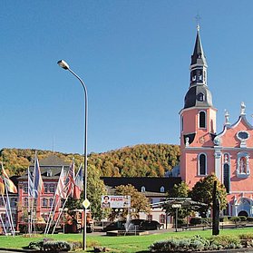 Prüm-Radweg_Blick auf die St. Salvator Basilika, Prüms Wahrzeichen