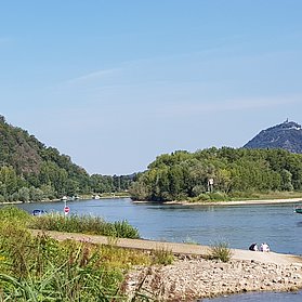Fähre Rolandseck-Bad Honnef vor Insel Nonnewerth
