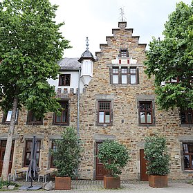 Boutiquehotel Burg Adenbach & Alter Weinbau_außen